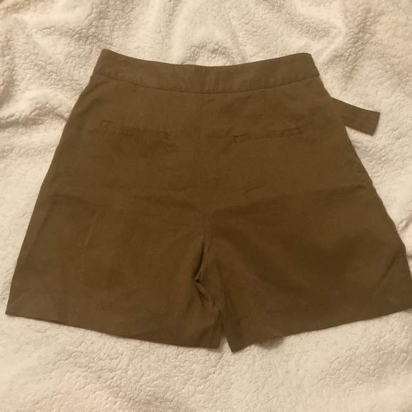 ***NWT*** Banana Republic High Waisted Olive Green Shorts - Picture 4 of 4